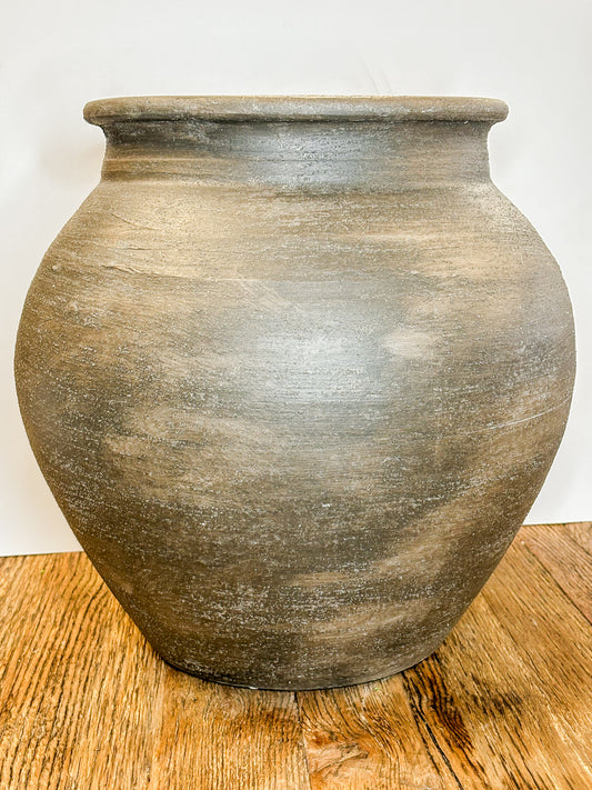 15.75" terracotta pot